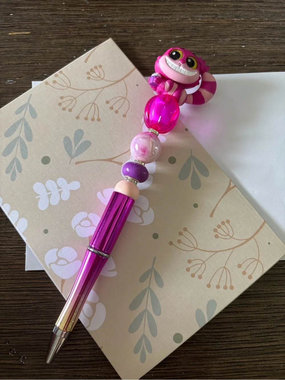 Disney doorables: Alice in Wonderland: Cheshire Cat handmade beaded pen